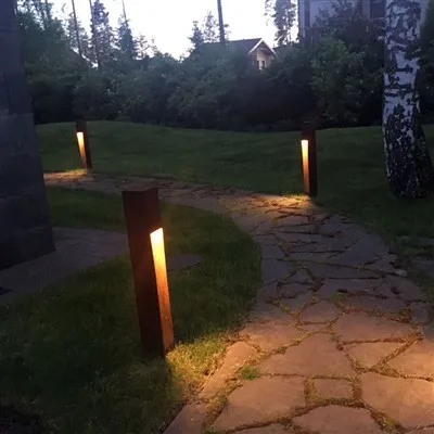 Pilons de llum de jardí